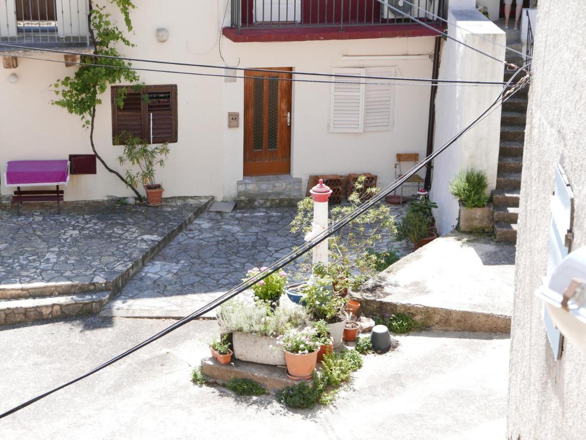 Potocina 21 Apartment Vrbnik Exterior foto